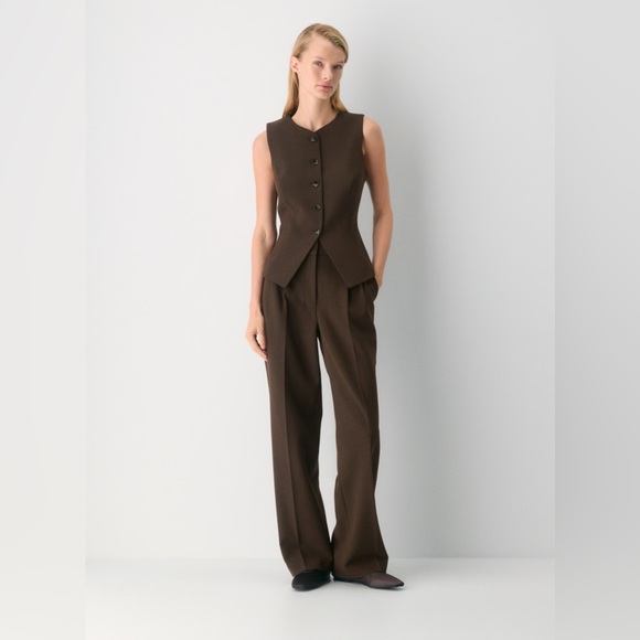 Aritzia Pants - NWT - Aritzia The Effortless Pant - (Re)ssential - Heather Rich Cocoa - Size 6